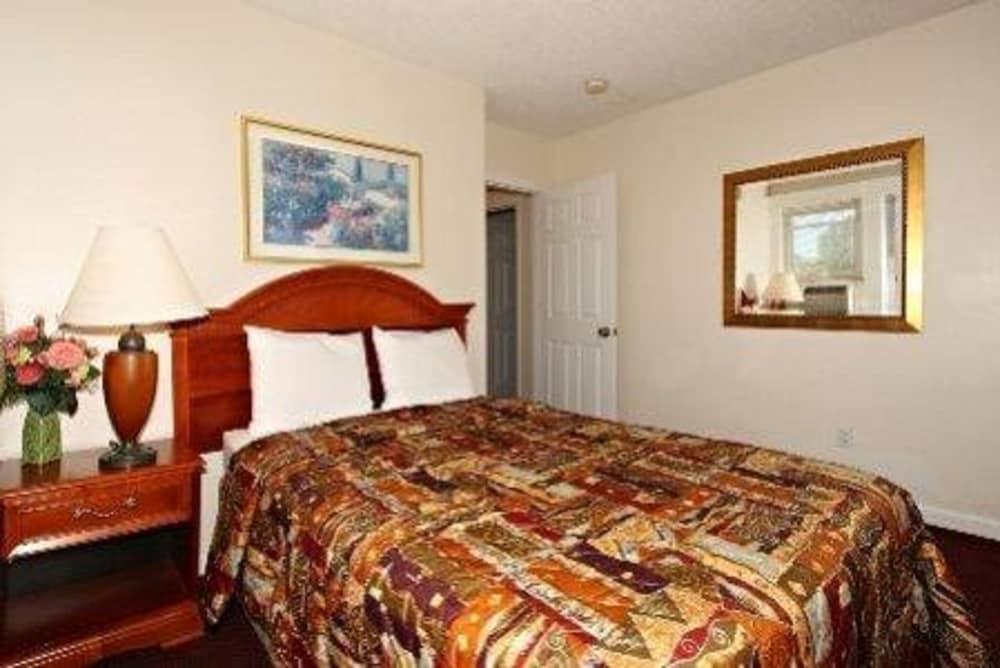 The Regal Inn & Suites Rosedale Exterior photo